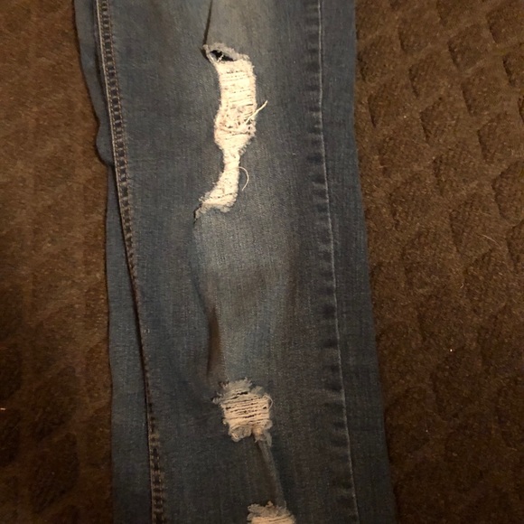 BLACK DAISY DISTRESSED JEANS - Picture 7 of 8